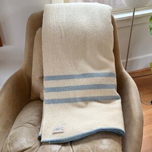 Mac Ausland’s Woolen Mills 💯 wool cream and light blue striped blanket